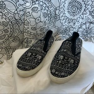 Women’s Size 6 1/2 Full Tilt Elephant Print Shoes